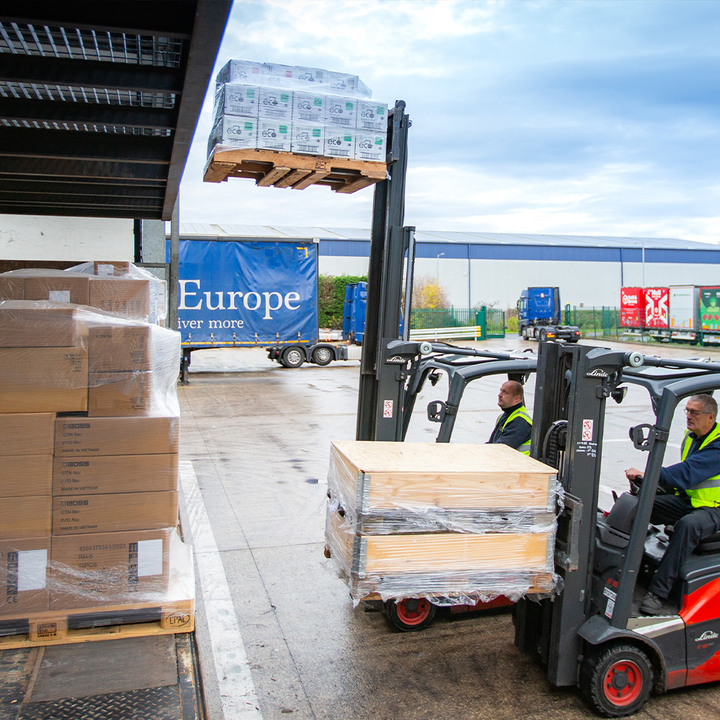 middlegate loading cargo 003