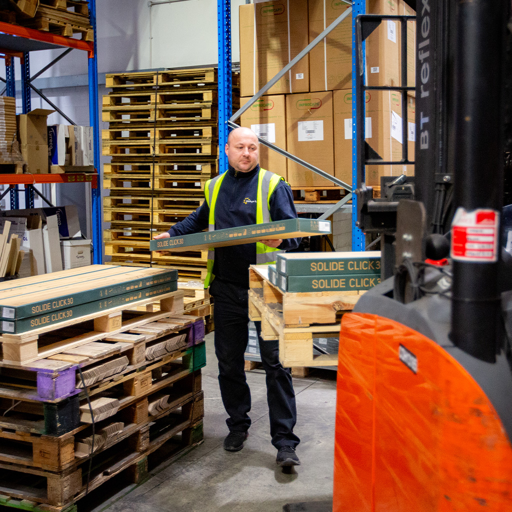 middlegate loading cargo 004